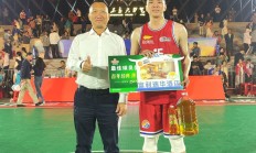 半岛体育网页版登录入口-球员精准投篮命中，全场观众陷入疯狂欢呼