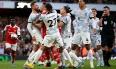 半岛体育电竞-关于球队士气高涨，合作默契攻防俱佳的信息