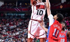 半岛体育网页版登录入口-包含热火客场逆转火箭取得重要胜利的词条