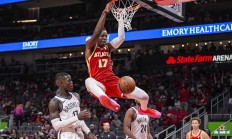 半岛体育官方登录入口-老鹰队实力出众，成功晋级季后赛赛场