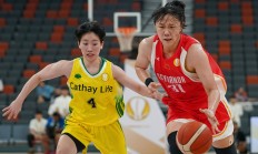 半岛体育视频-体育竞技中，女子球队斗志昂扬