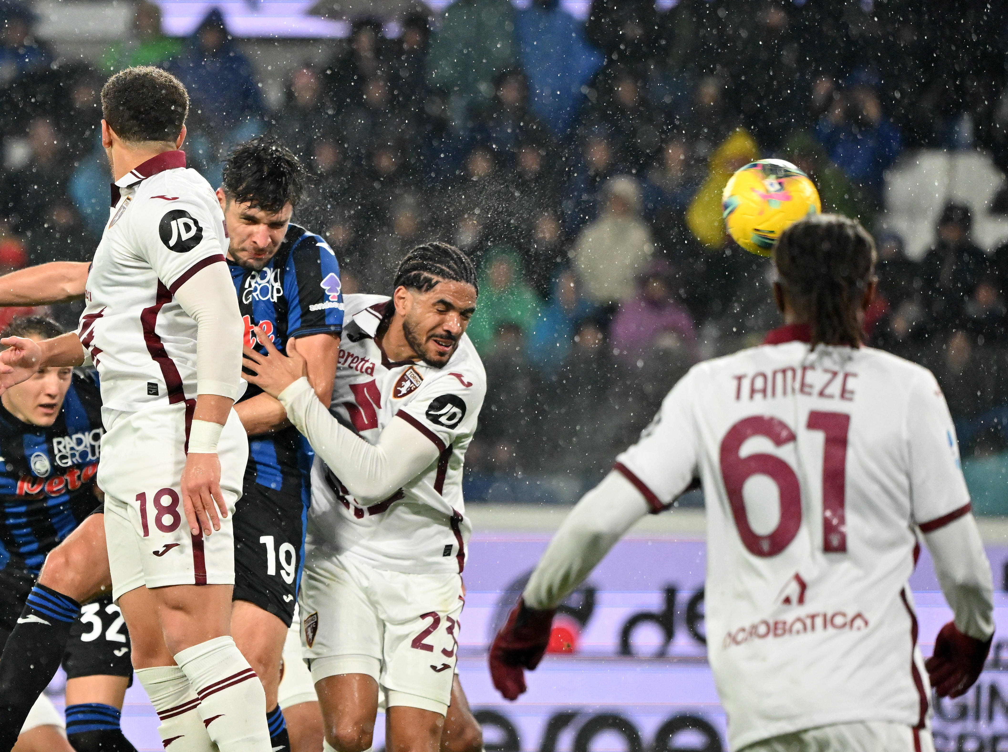 意甲比赛尽显悬念，最终双方握手言和的简单介绍