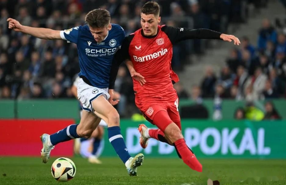 包含德国队在比赛中完胜对手，实现悬念胜利的词条