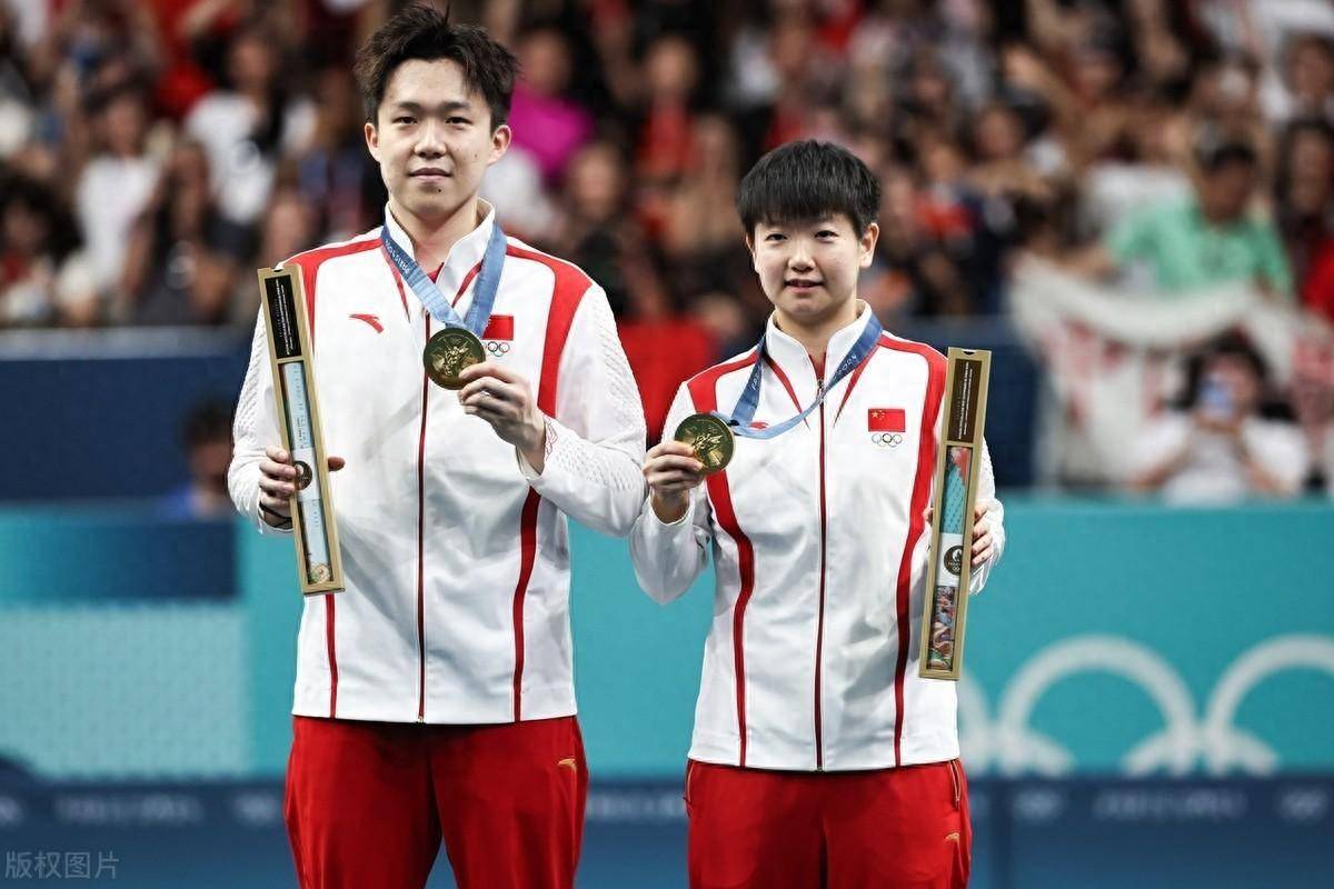 乒乓球混双决赛选手技艺精湛