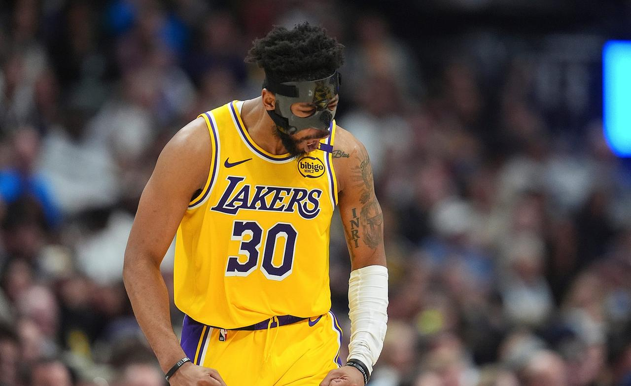 包含湖人签下自由球员乔治-希尔，补强外线阵容期待更优秀表现的词条