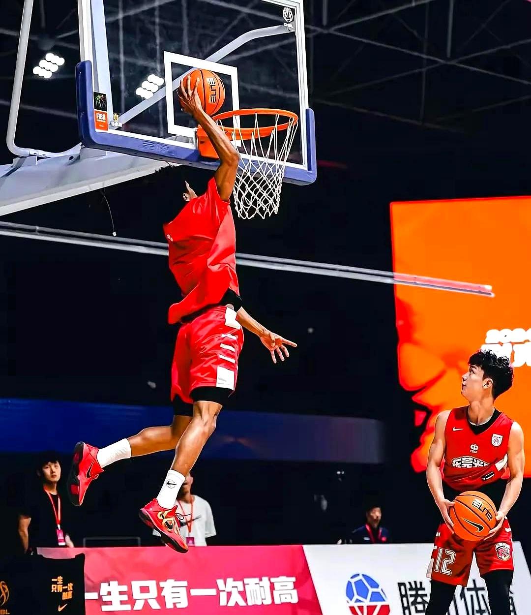 包含青年球员备战世界锦标赛，压力重重的词条