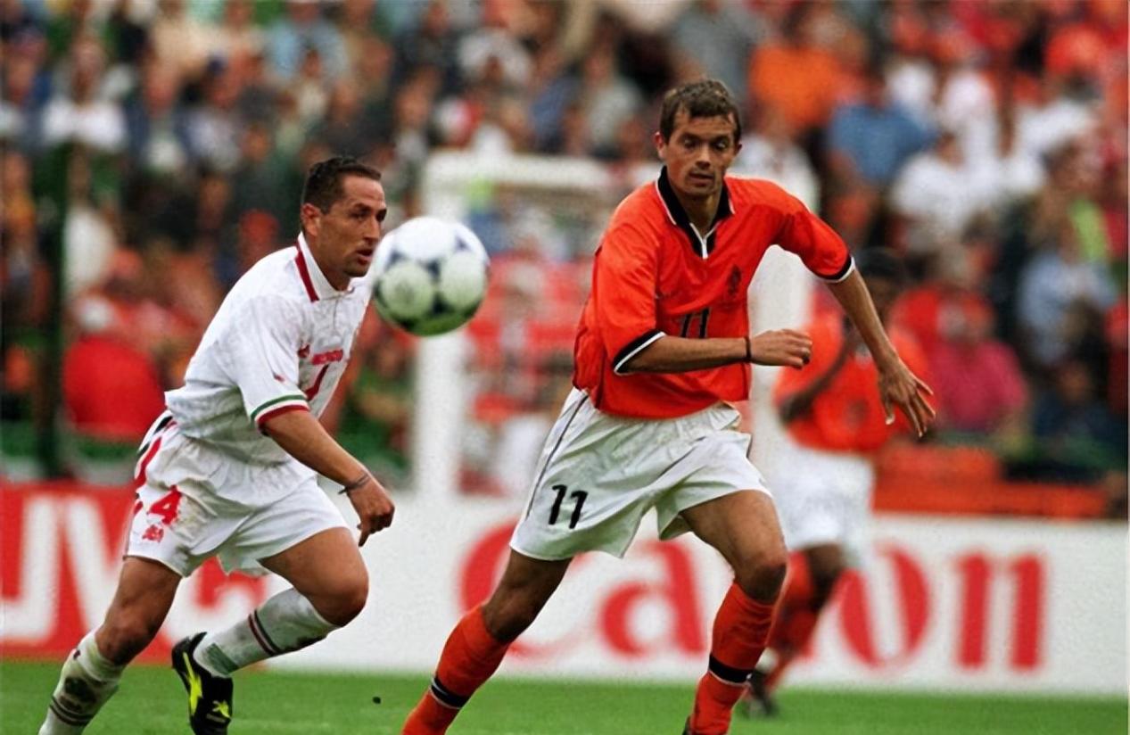 荷兰队在比利时队面前力压群雄 荷兰队在比利时队面前力压群雄