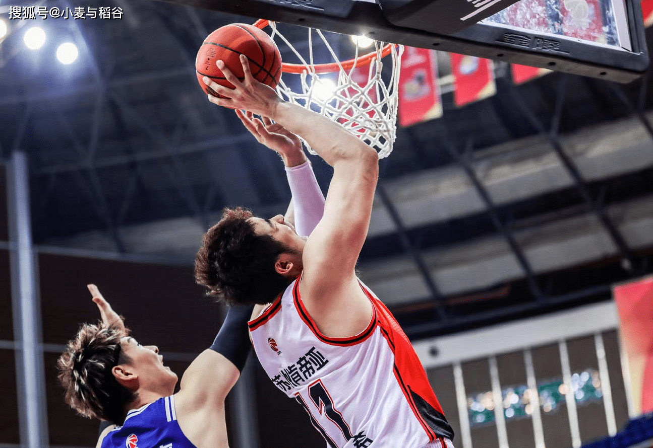 关于里尔前锋重伤:医生呼吁小心保护球员的信息 关于里尔前锋重伤:医生呼吁小心保护球员的信息