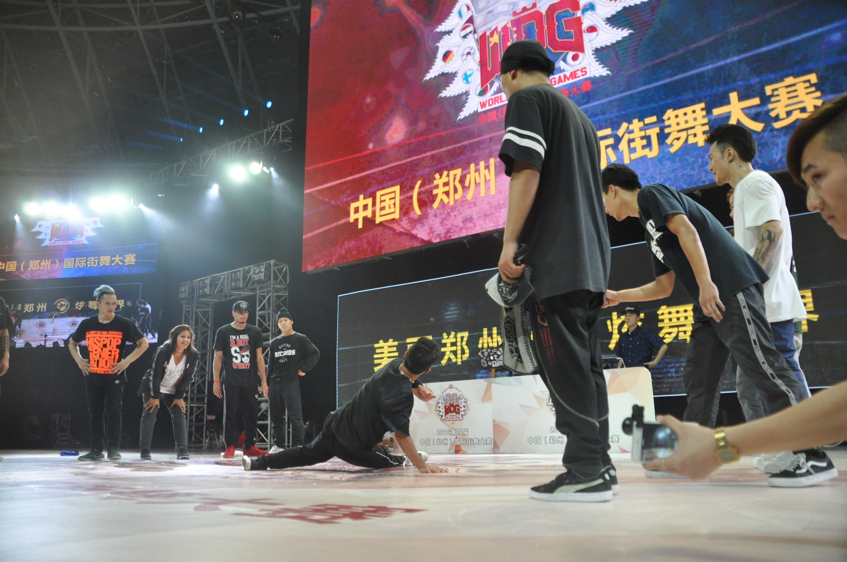 火药味十足！激烈角逐引人入胜的简单介绍